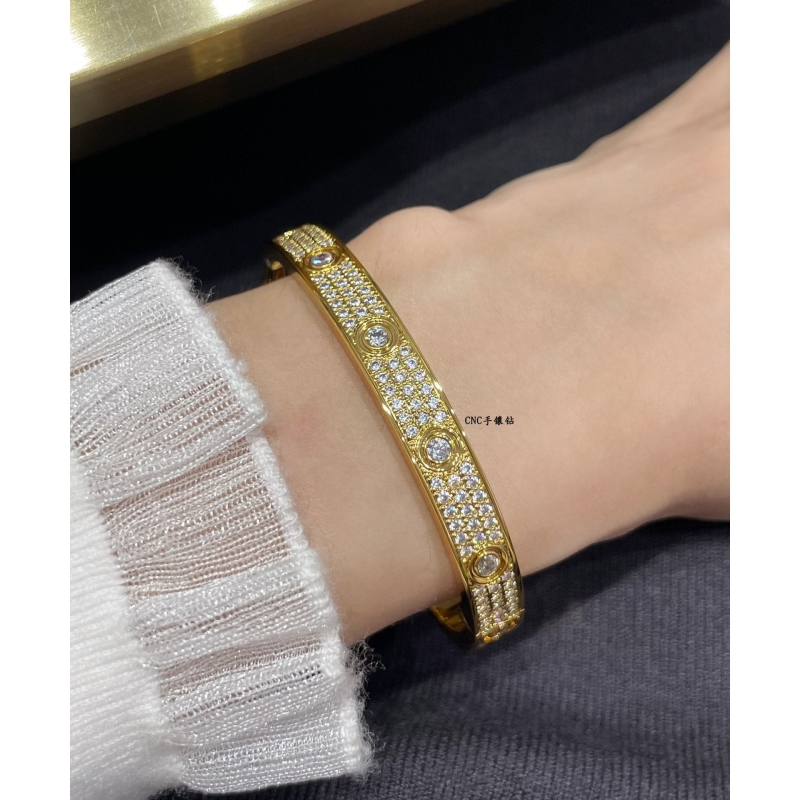 Ca*t1er bracelets